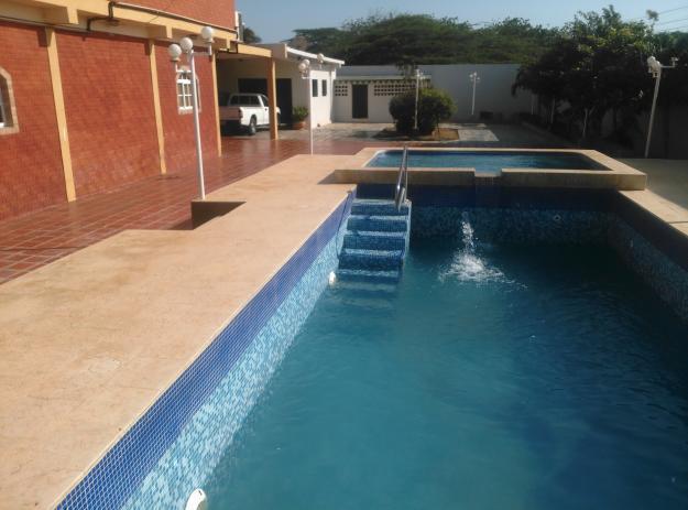 Solubienes FC Vende Hermosa Casa ubicada en Santa Elena, COD279