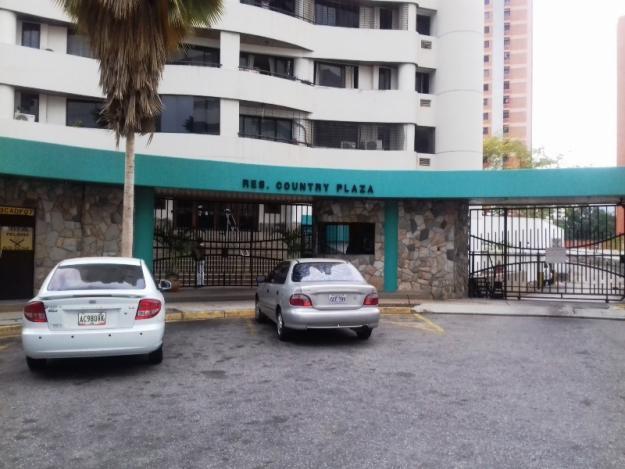 ENMETROS2. Fernando Tapia amplio apartamento en la Urb los mangos