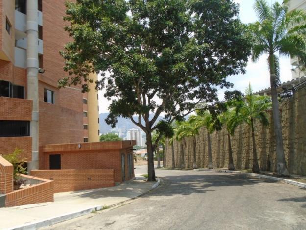 ENMETROS2. Fernando Tapia Comodo apartamento en la Urb el bosque