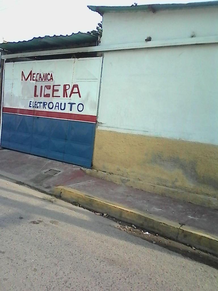 VENDO CASA EN RIO BLANCO A UNA CUADRA DE LA AUTOPISTA