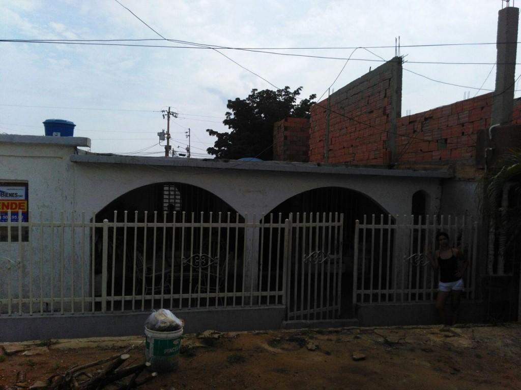 VENDO CASA EN URB. . SECTOR N° 1