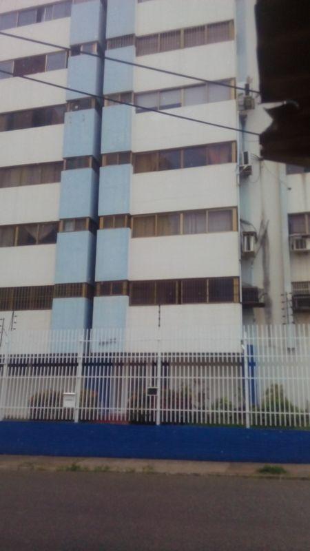 BAC HOUSE C.A VENDE RES DEOCOMAY SEMIAMOBLADO APTO DE 2HAB URB CARIBE