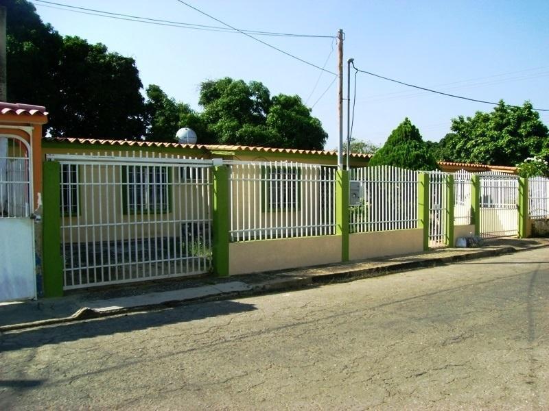 Vendo casa en Urb Fundacion Mendoza