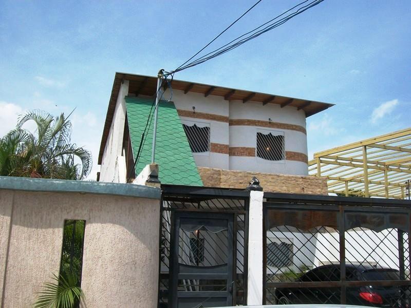 BAC HOUSE C.A VENDE APTO 1ER PISO DE 3HAB ACEPTA VEHICULO AV CUMANGOTO