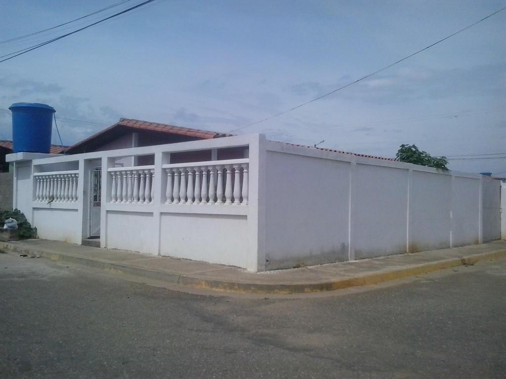 SE VENDE CASA EN  MONAY