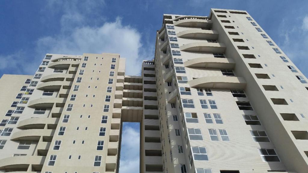 Se Vende Gran apartamento en Mañongo a estrenar, en Res Ice Berg