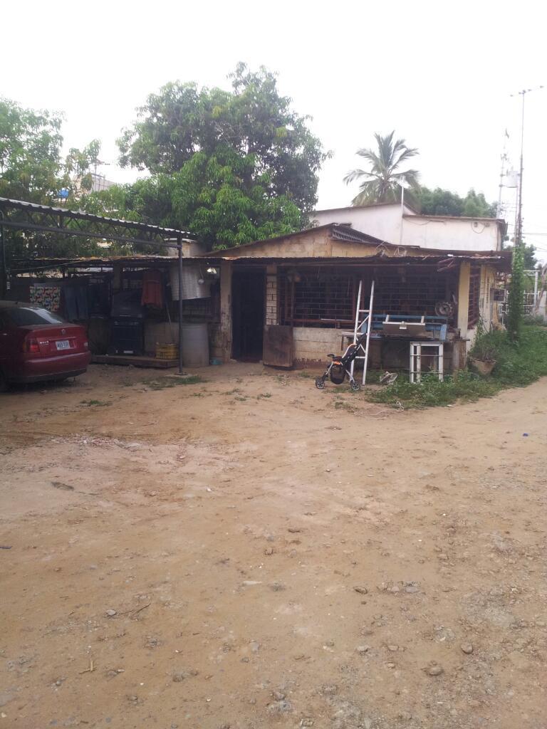 Vendo grande casa alado d farma ahorro