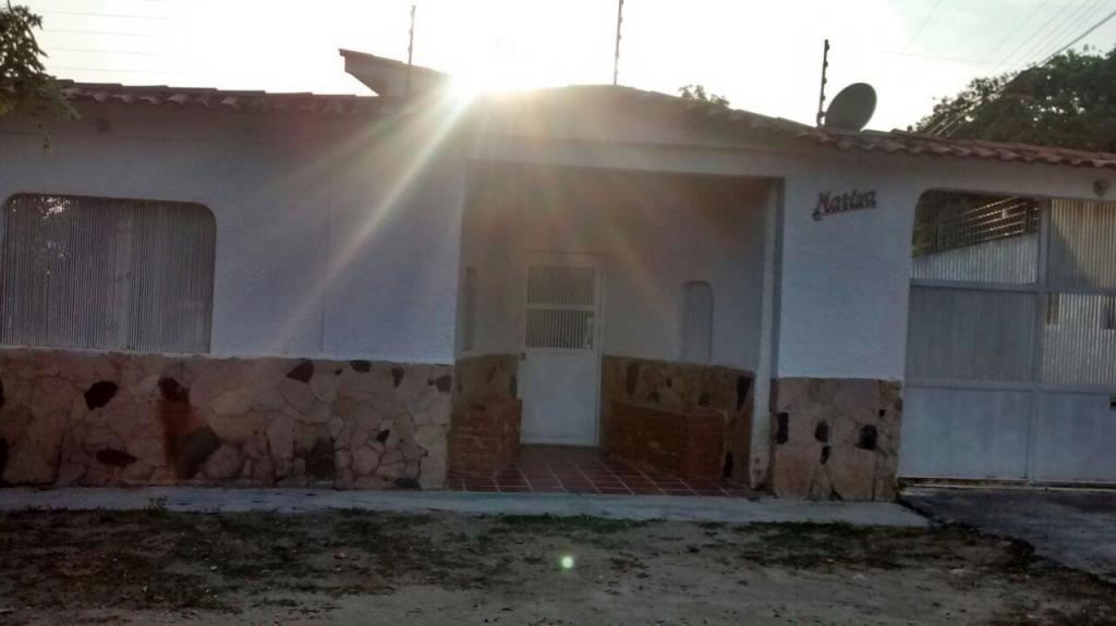 Oportunidad unica! Vendo bella casa de esquinera 584 m2 en