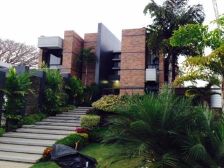 Sky Group Vende Exclusiva Casa en Guataparo Contry Club