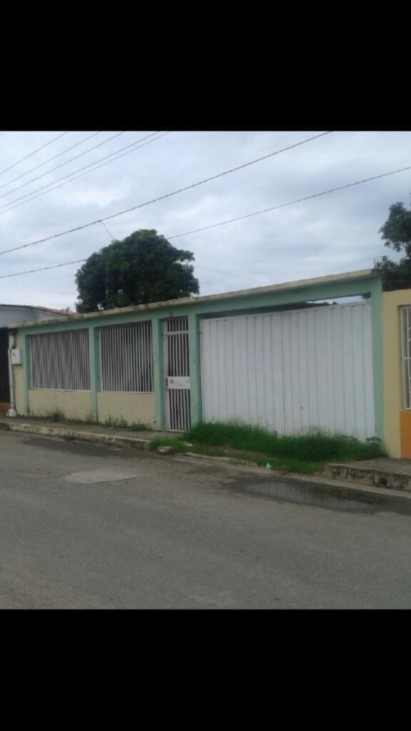 Vendo o Cambio Casa por Carro en , Barrio Corocito