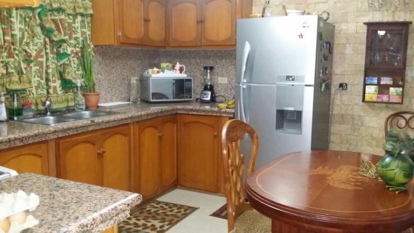 SE VENDE CASA CON ACABADOS DE PRIMERA Y EXCELENTE UBICACION