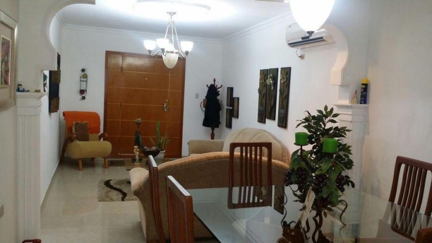 SE VENDE CASA CON ACABADOS DE PRIMERA Y EXCELENTE UBICACION