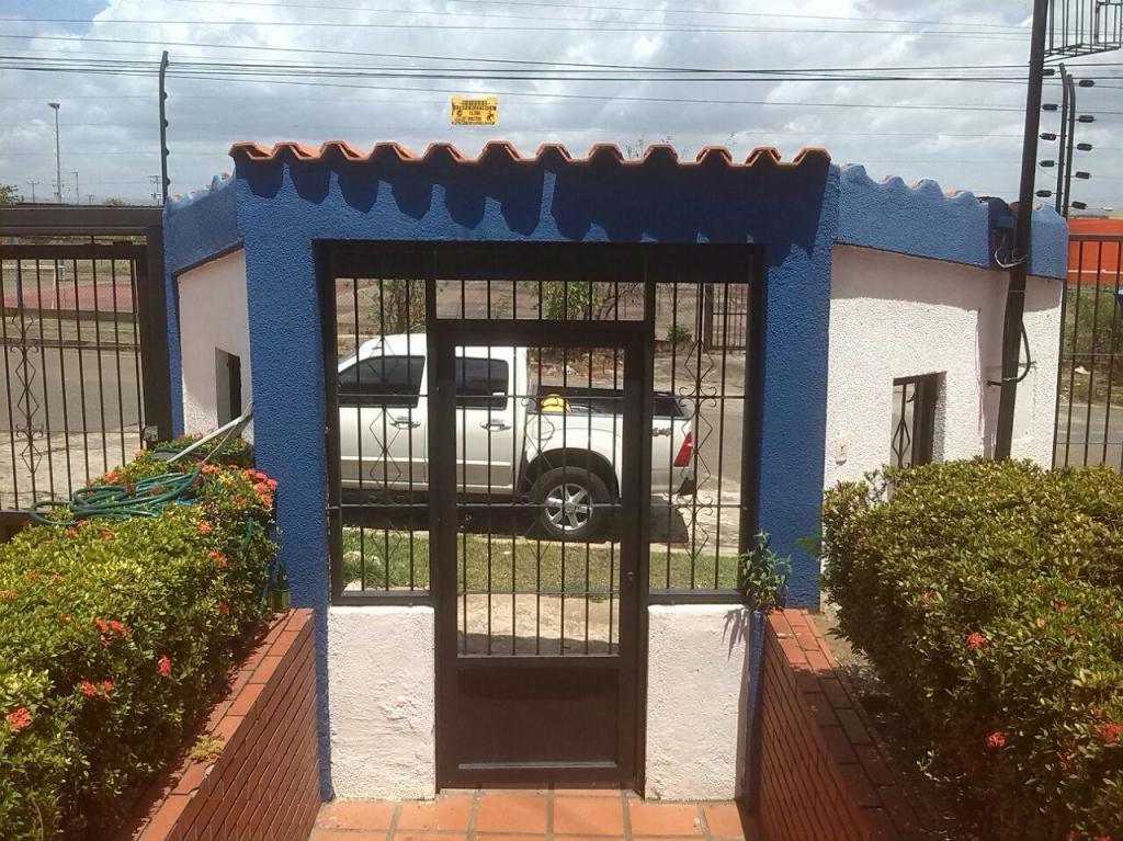 En venta casa de dos plantas familiar o para posada. Altavista, Puerto Ordaz