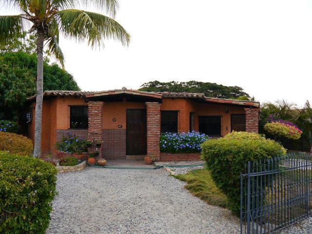 Bella casa ubicada en conjunto privado de las Cumbres del Manzano