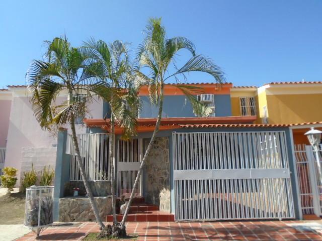 Casa en venta en Flor Amarillo , cuenta con 3 habitaciones , 4 baños , 140 Mtr2 , CODIGO FLEX: 1515980