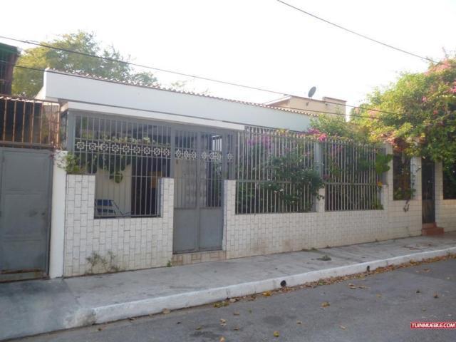Casa en venta en La Candelaria , cuenta con 3 habitaciones , 3 baños , 180 Mt2 , CODIGO FLEX: 16687